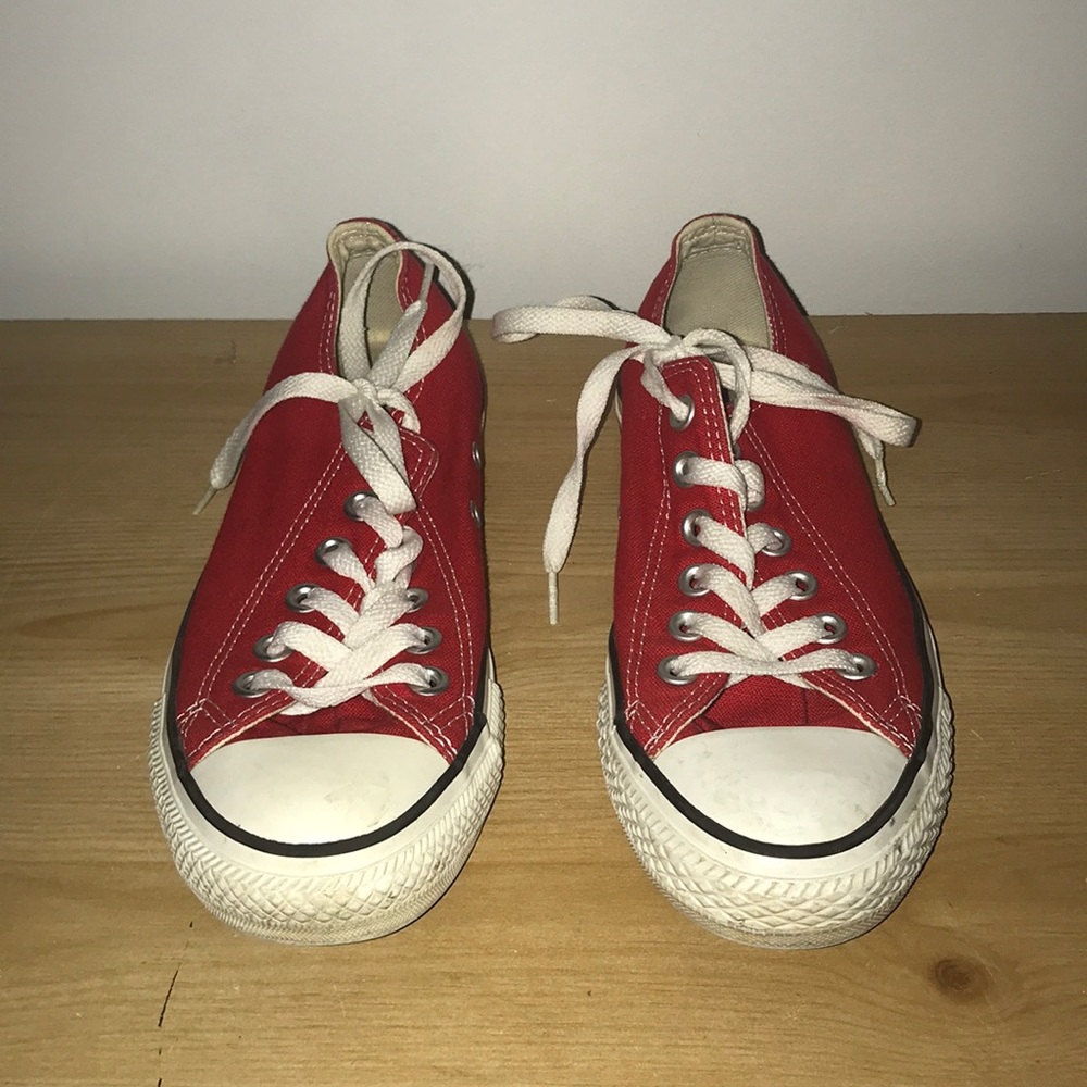 Red low top converse women’s size 7